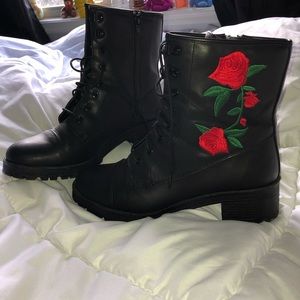 SUPER cute rose design boots
